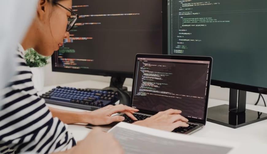 黄冈小程序定制开发构建实时互动新生态：WebRTC+即时通讯双引擎驱动